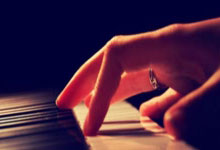 开云体育官方网站-狼堡神话陨落夜：当草根足球点燃德意志的黄金时刻