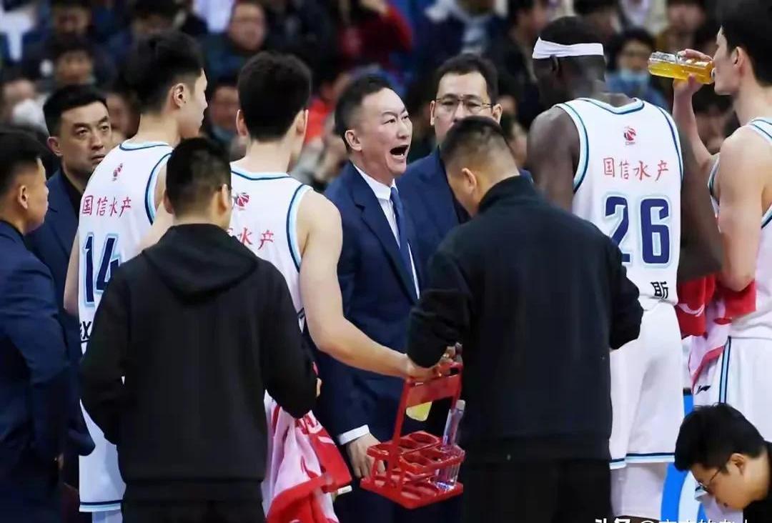 开云平台-猛龙队外线火力全开，重创对手内线