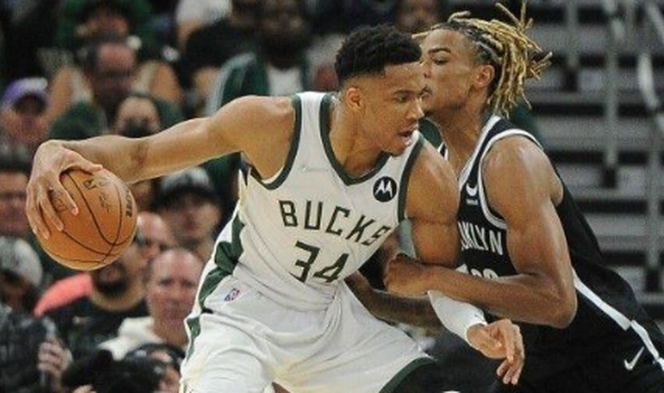 篮网主场大胜雄鹿，艾弗森轰下分的简单介绍