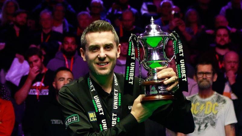 包含沙尔克在主场陷入困境，遭遇不利局面的词条