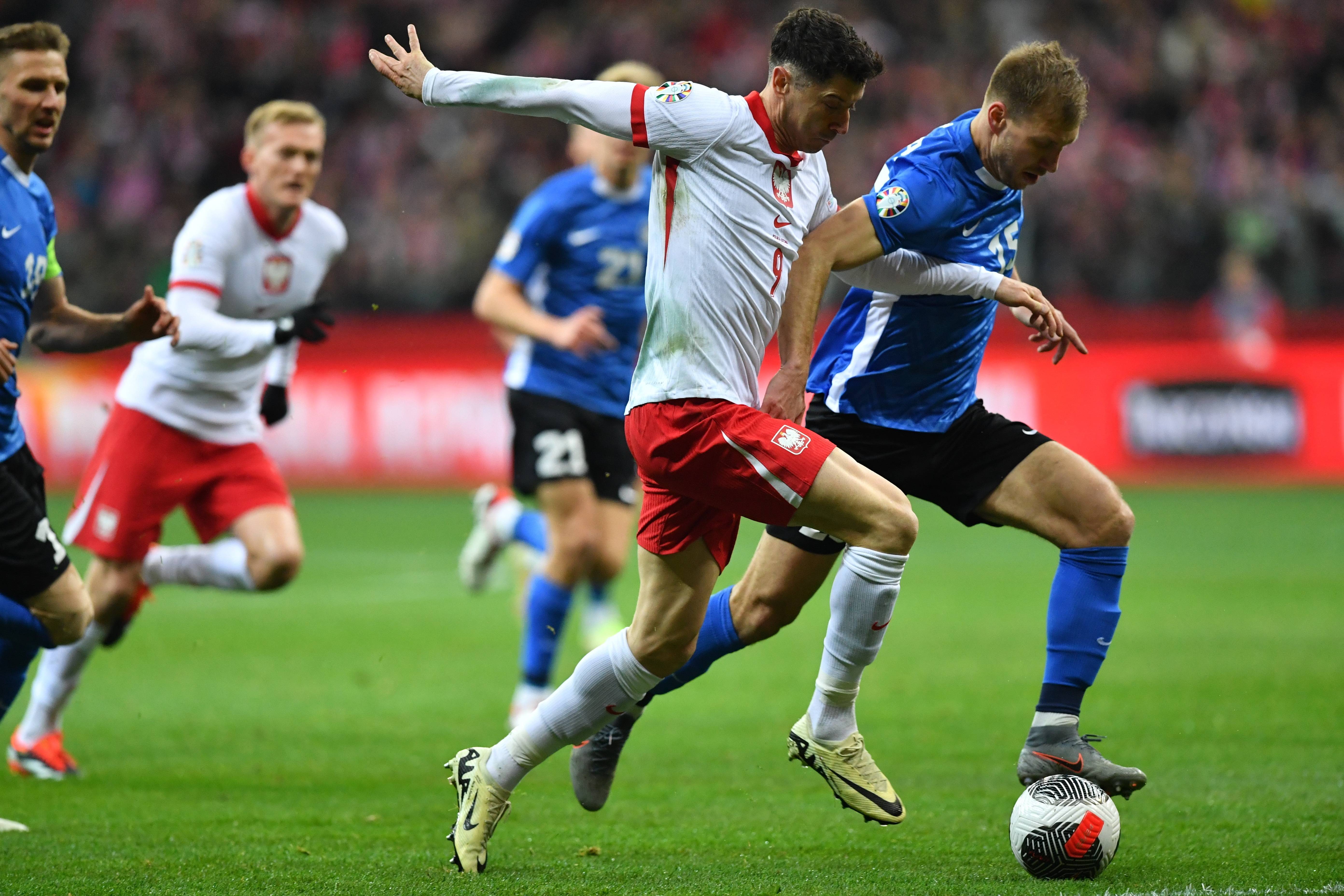 包含波兰险胜奥地利，晋级欧洲杯四强赛决赛的词条