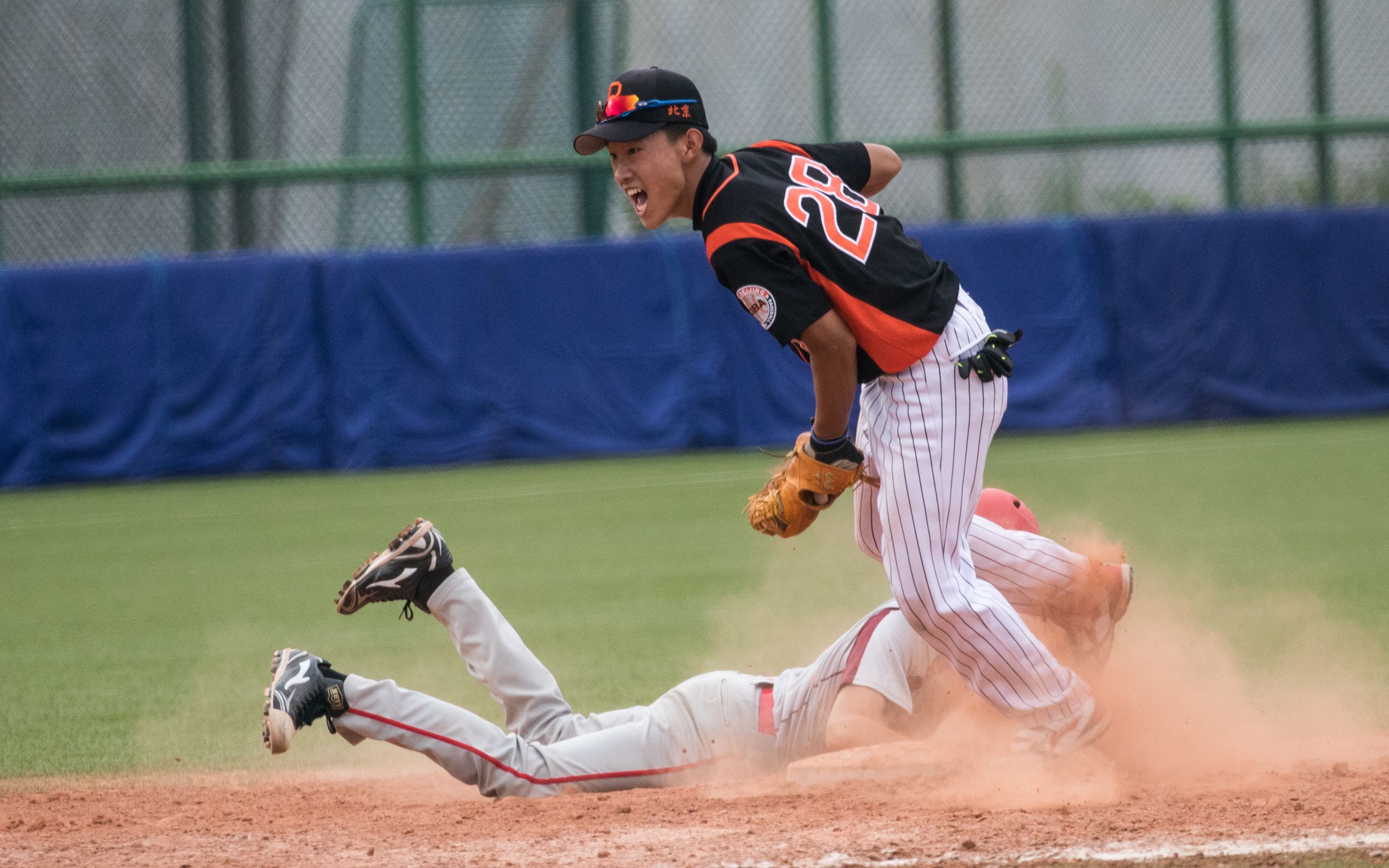 委内瑞拉运动员斗志高昂,取得绝对优势 委内瑞拉运动员斗志高昂,取得绝对优势