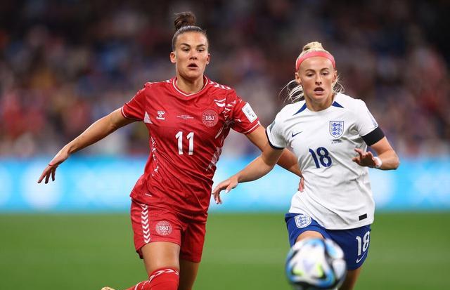 英格兰女足战胜喀麦隆，一路晋级前四强！