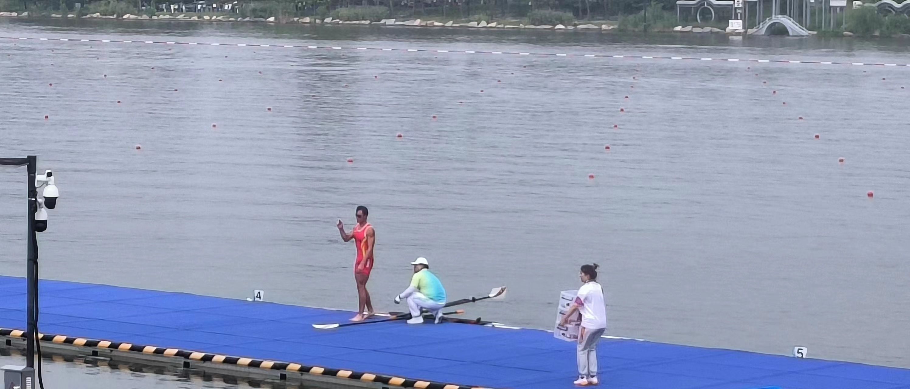 开云体育在线-赛艇比赛热度不减，观众沸腾