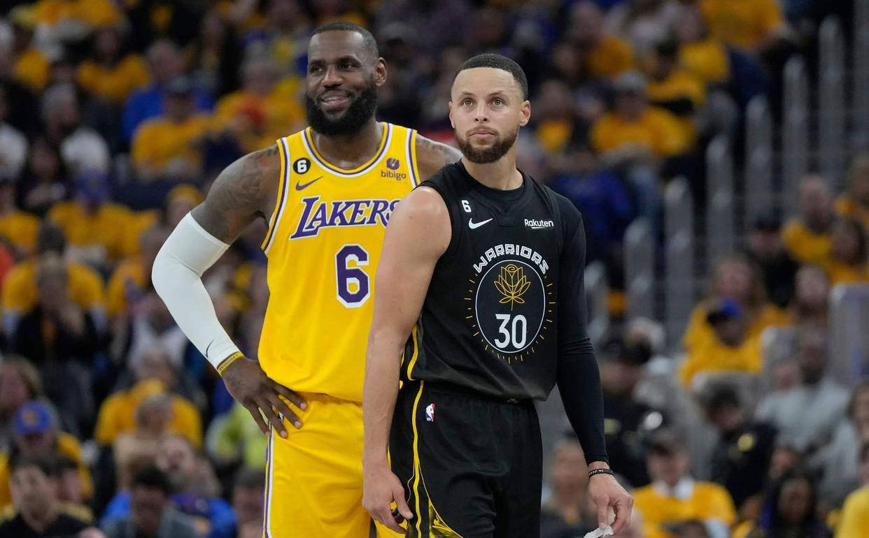 美国前锋表现出色入选最佳阵容！