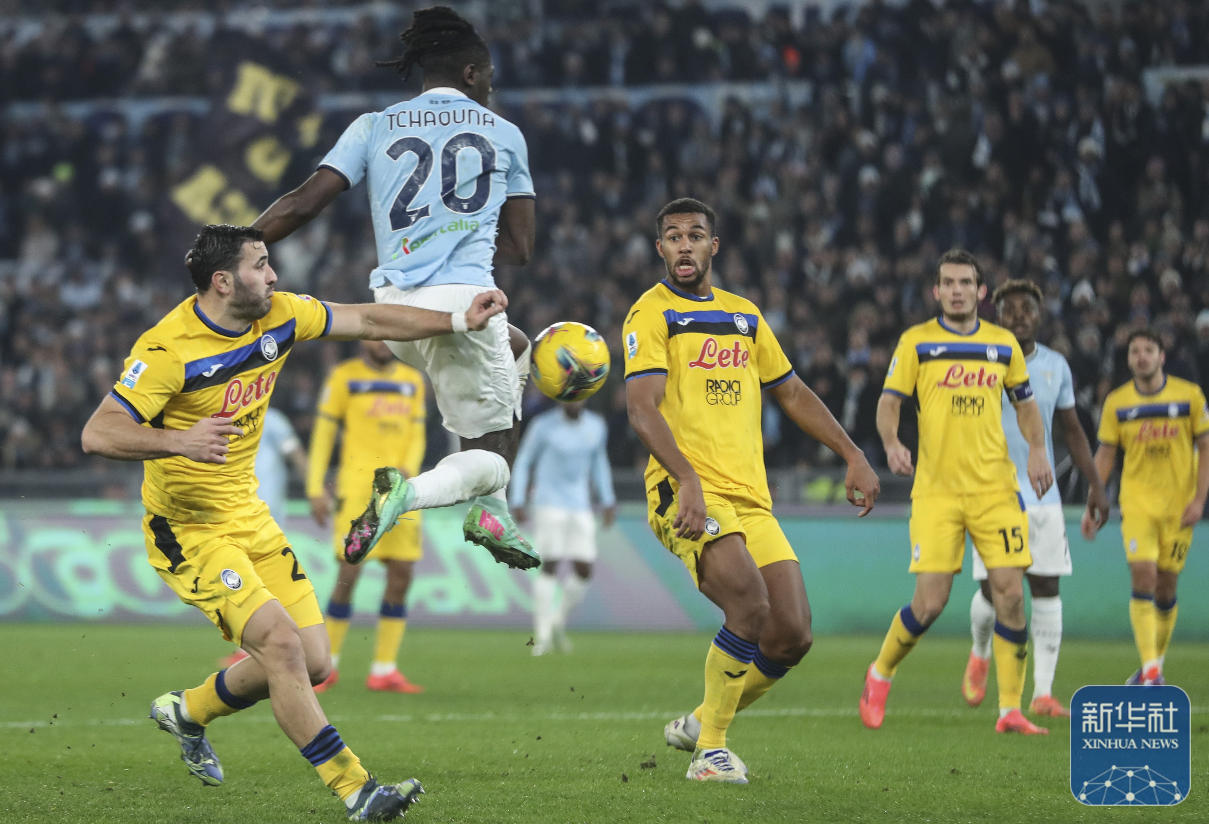 开云体育APP下载-双方球队在赛场上展开激烈较量