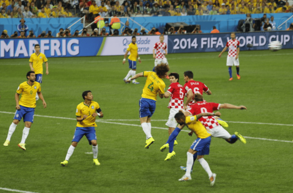 包含精彩纷呈的欧洲赛事吸引无数球迷狂热支持的词条 包含精彩纷呈的欧洲赛事吸引无数球迷狂热支持的词条