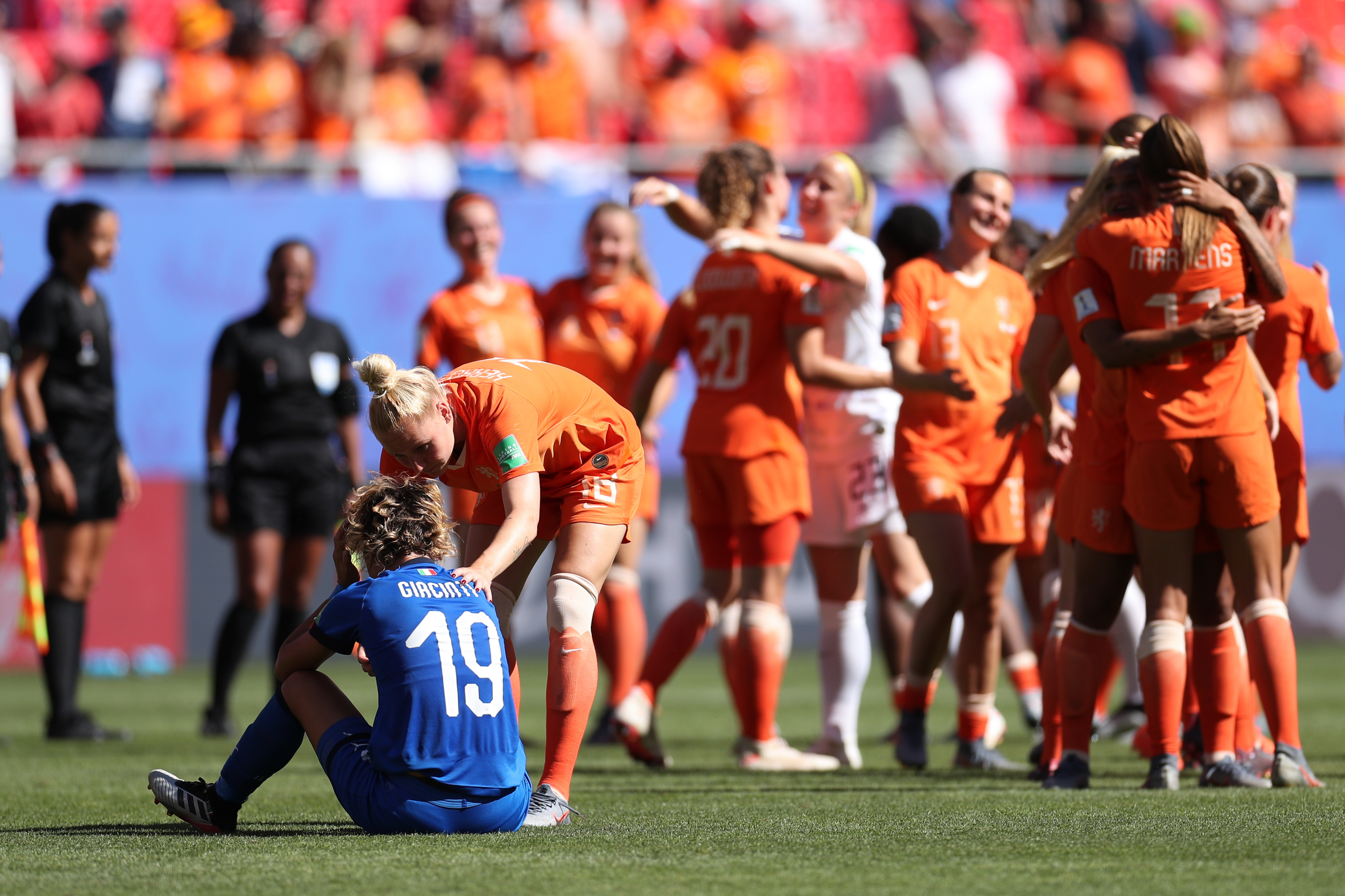 开云体育-瓦朗谢纳球员在比赛中发挥出彩，送客胜礼物的简单介绍