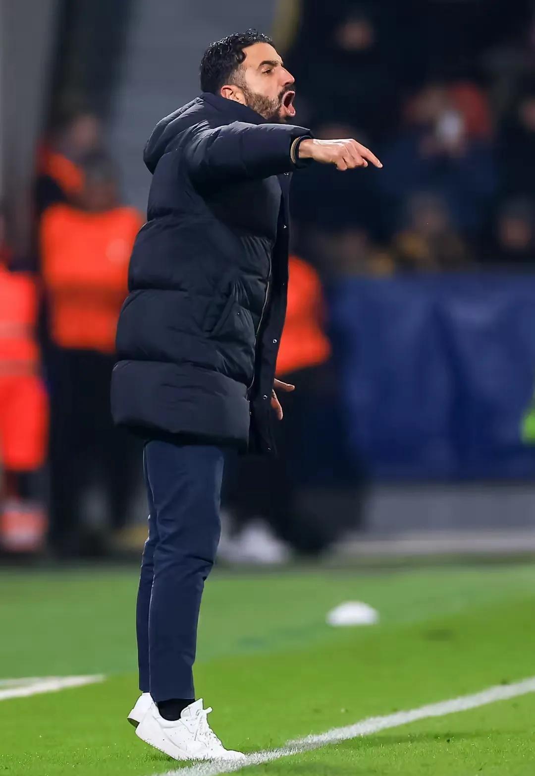 包含曼联逼平热刺，保持不败盼胜的词条