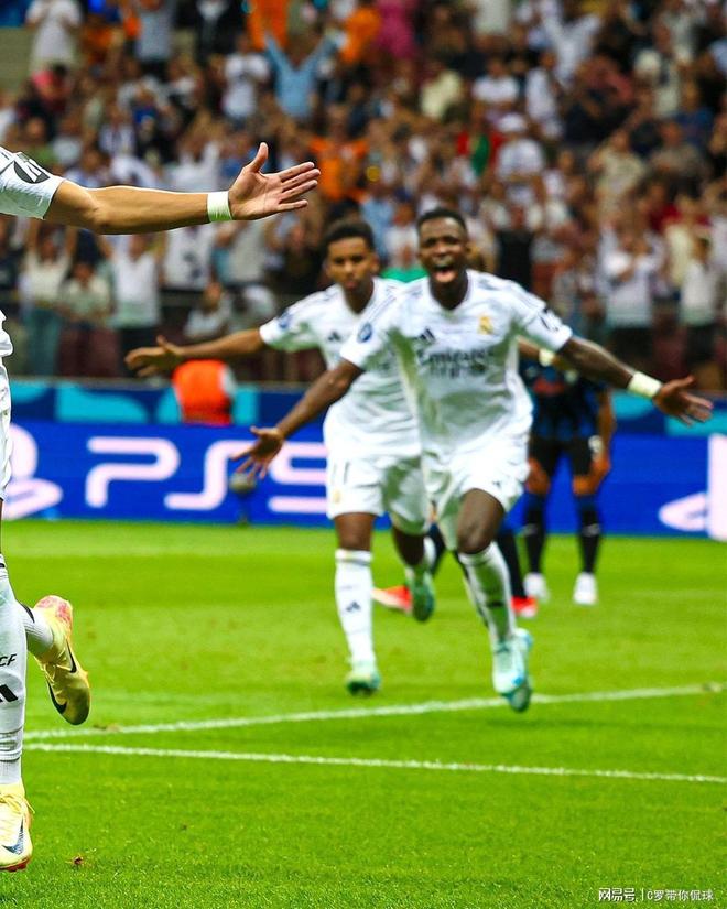 欧洲巨星亮相,球场上演精彩绝伦! 欧洲巨星亮相,球场上演精彩绝伦!