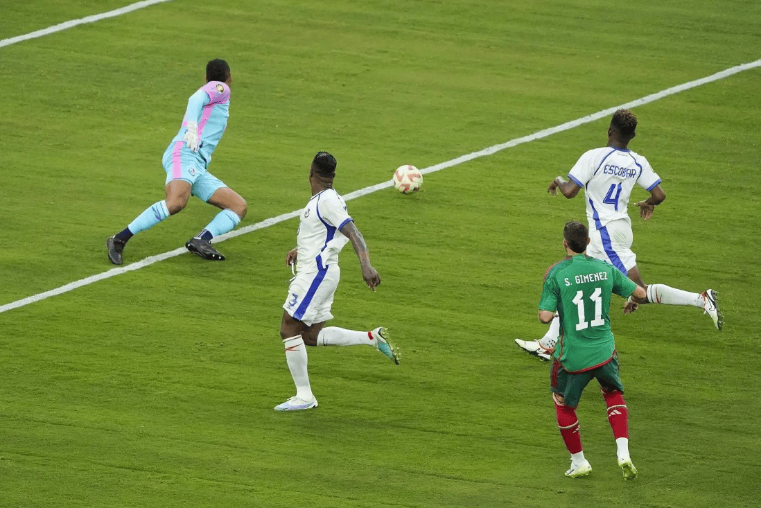 开云体育官网-墨西哥拳击手险胜对手，挺进半决赛