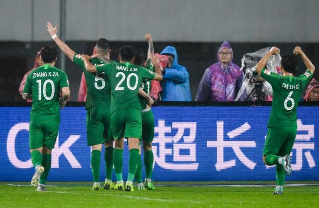 上海上港主场大胜北京国安,稳固领先位置 上海上港主场大胜北京国安,稳固领先位置