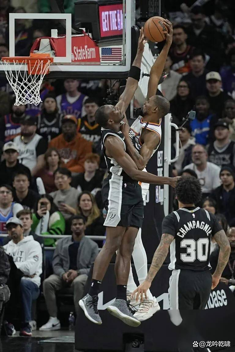 开云体育平台APP-76人横扫灰熊，福克斯统治全场的简单介绍