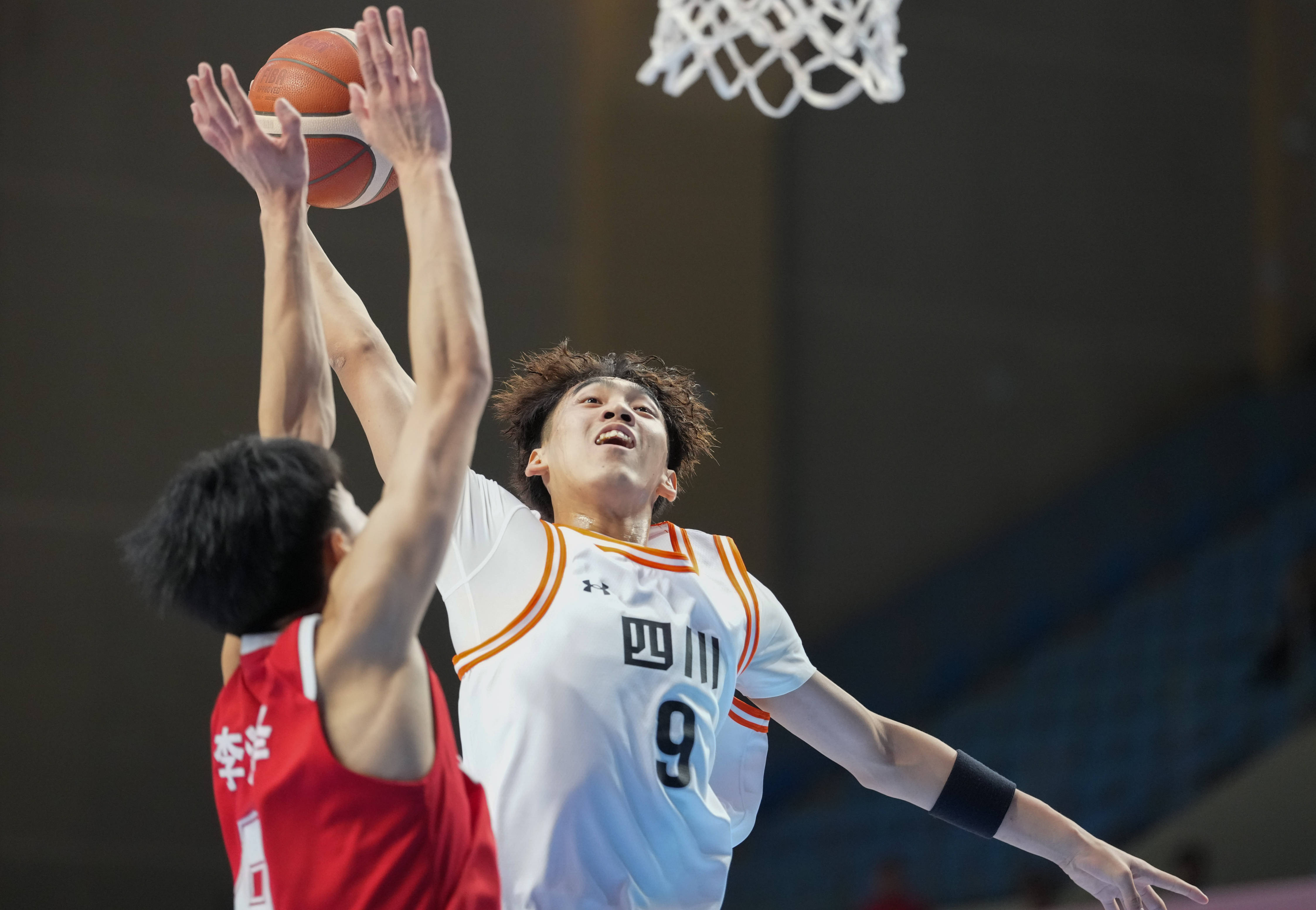 四川队完胜广州队,易建联带队取胜 四川队完胜广州队,易建联带队取胜