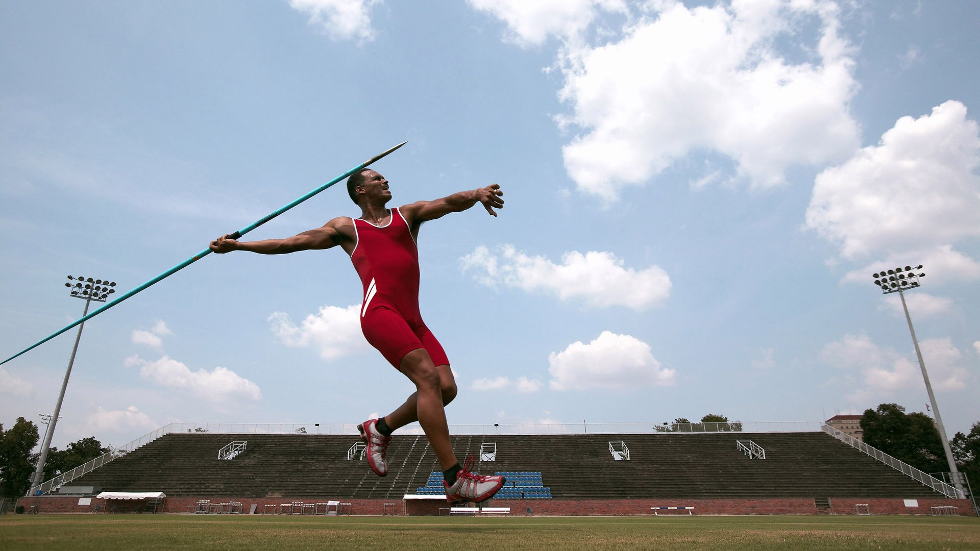 撕裂星光的利刃，维尼修斯的爆发与那场迷雾中的巅峰对决
