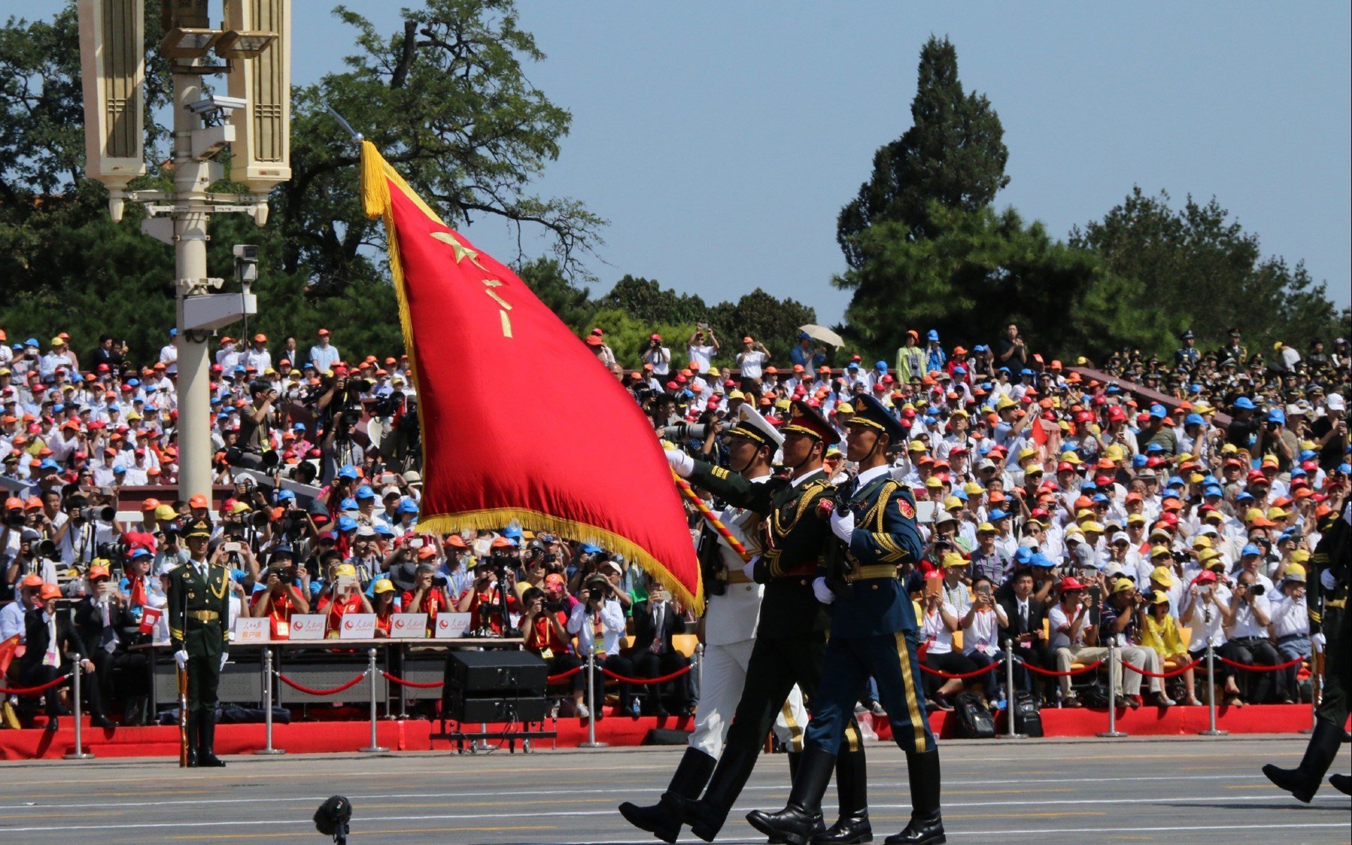 开云体育官网-冰霜巨人撼动加泰罗尼亚，芬兰足球的史诗之夜与关键先生卢卡库的封神之战