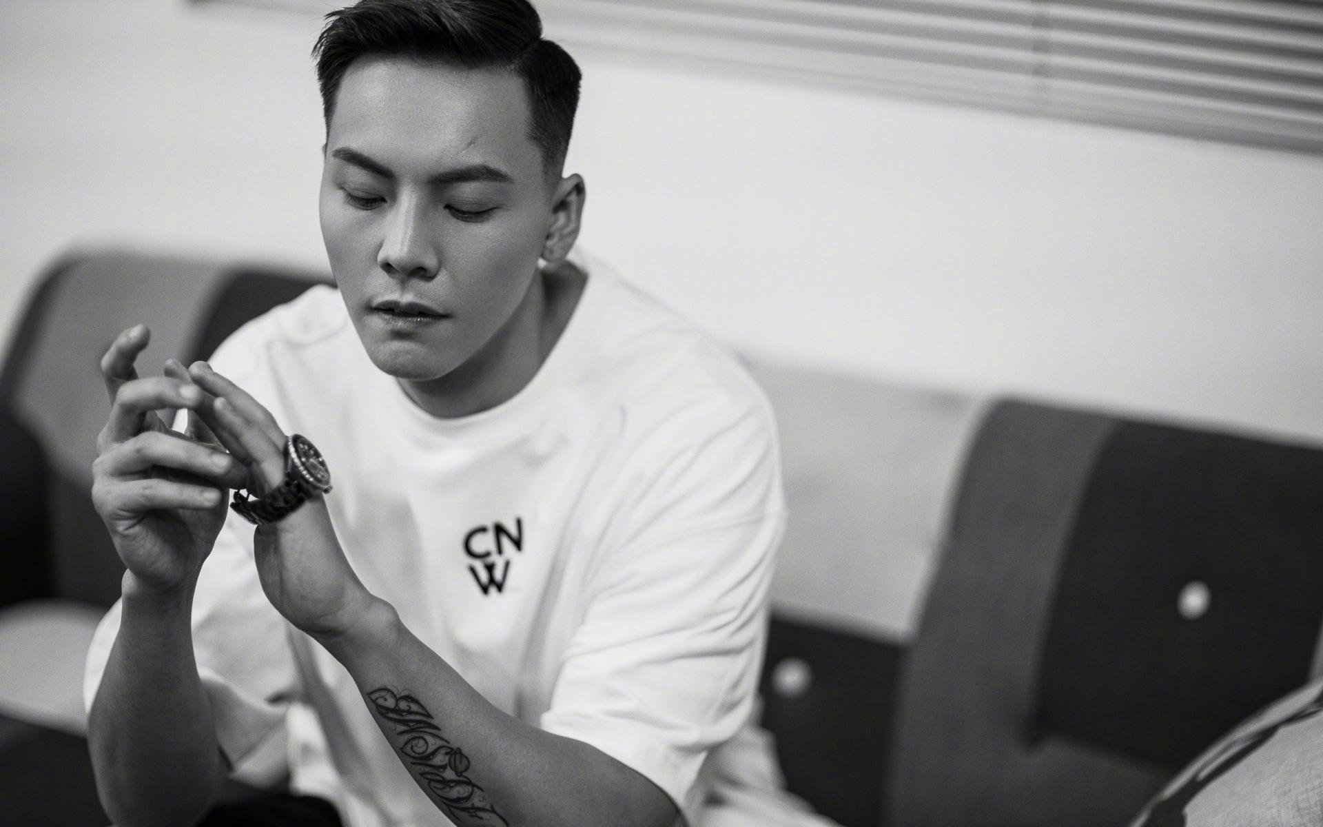 极速与绝杀，当F1新赛季引擎轰鸣，库里在另一个赛场投出关键球