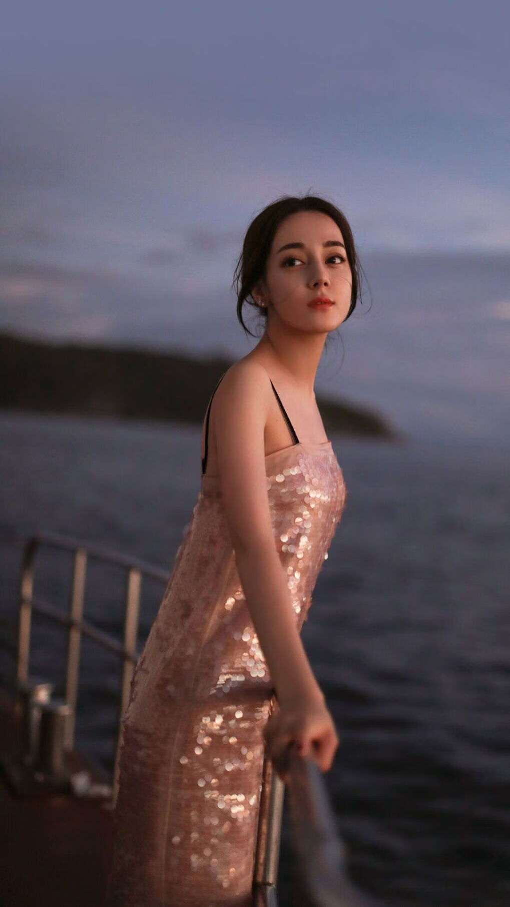 开云下载-淬火时刻，当湖人绝杀映照恩比德的赛场烈焰