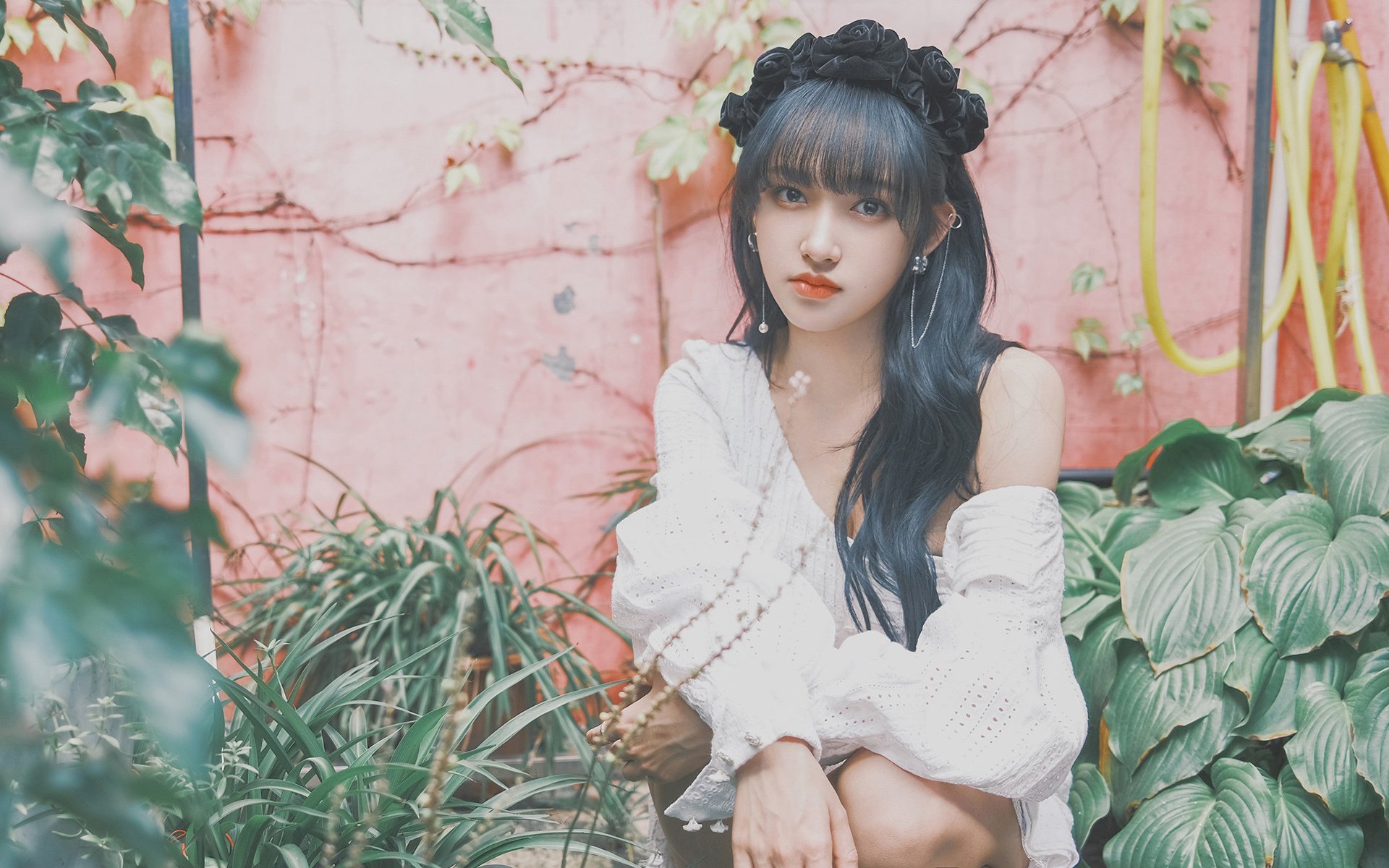 橙色风暴与蓝色火焰，跨越时空的竞技史诗