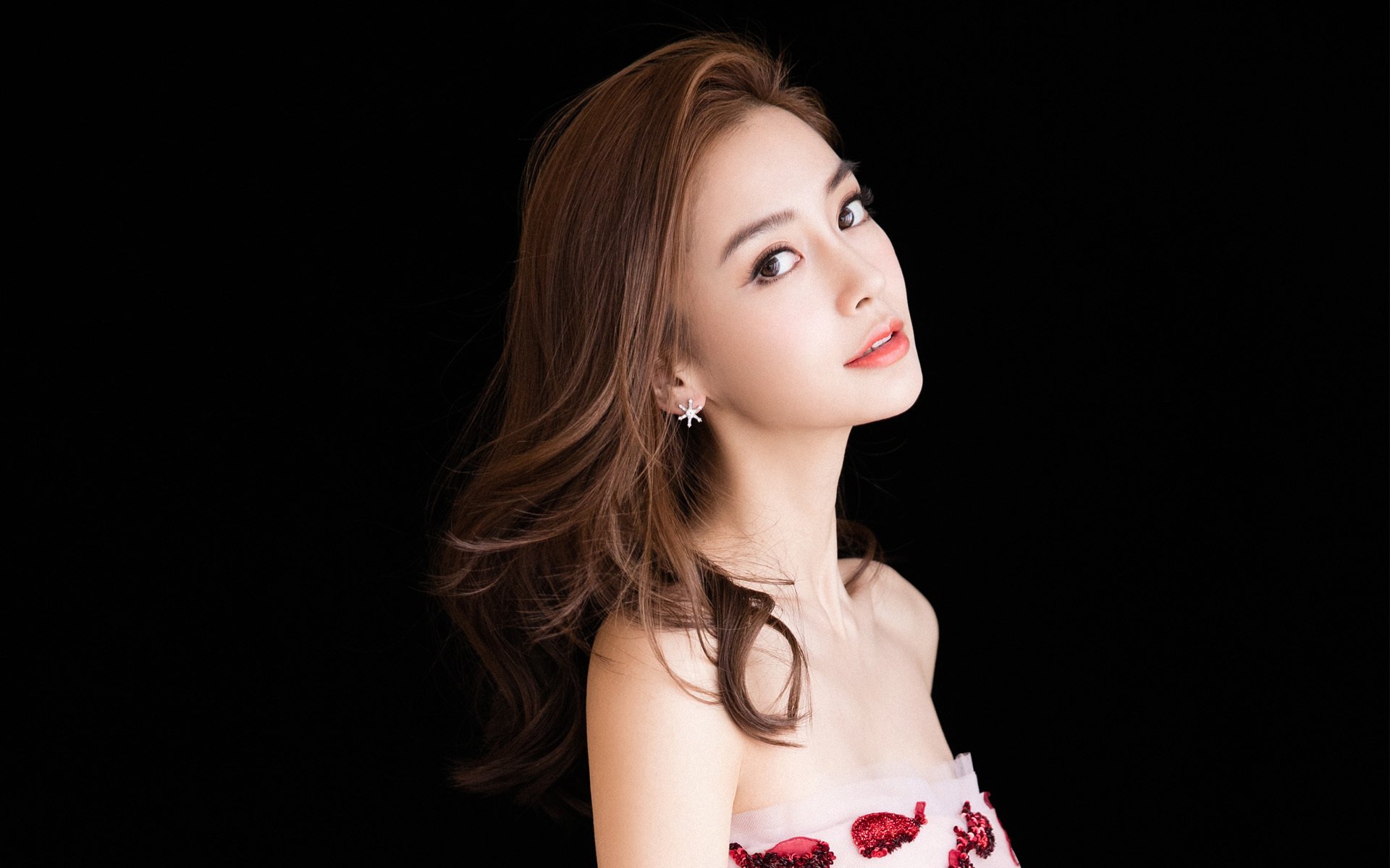 开云体育下载-足球双城记，世界杯硝烟中的荣耀与英超刀锋上的独舞